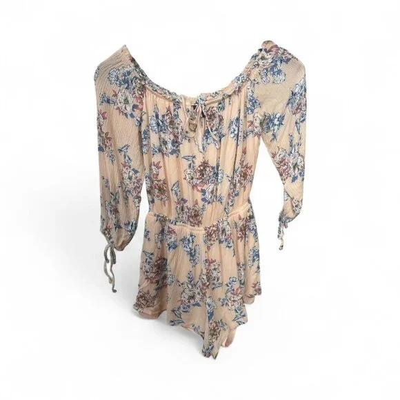 One Heart Clothing Women's Small Peach Floral Romper 3/4 Sleeve Lined - Picture 2 of 5